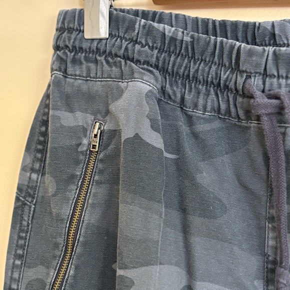 TNA| Aritzia| ‘Alix’ Grey Camouflage Twill Drawstring Pockets Joggers Sz S - Picture 5 of 6